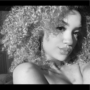 Meet your Posher, Teana